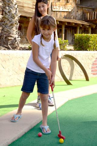 Mini Golf Café, Cafés