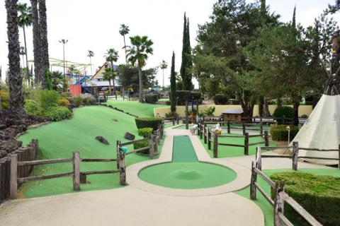 Mini Golf Café, Cafés