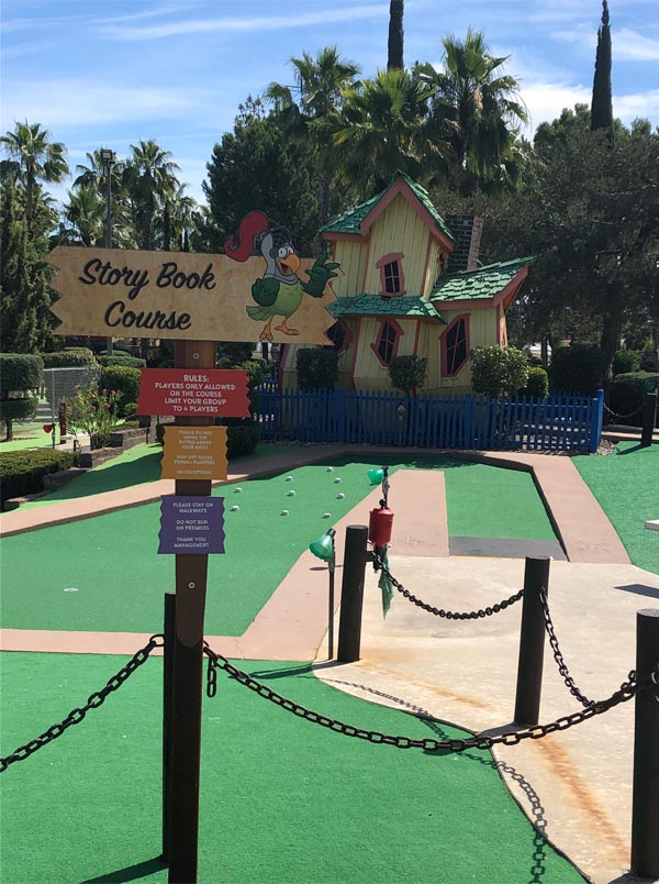 Mini Golf Café, Cafés